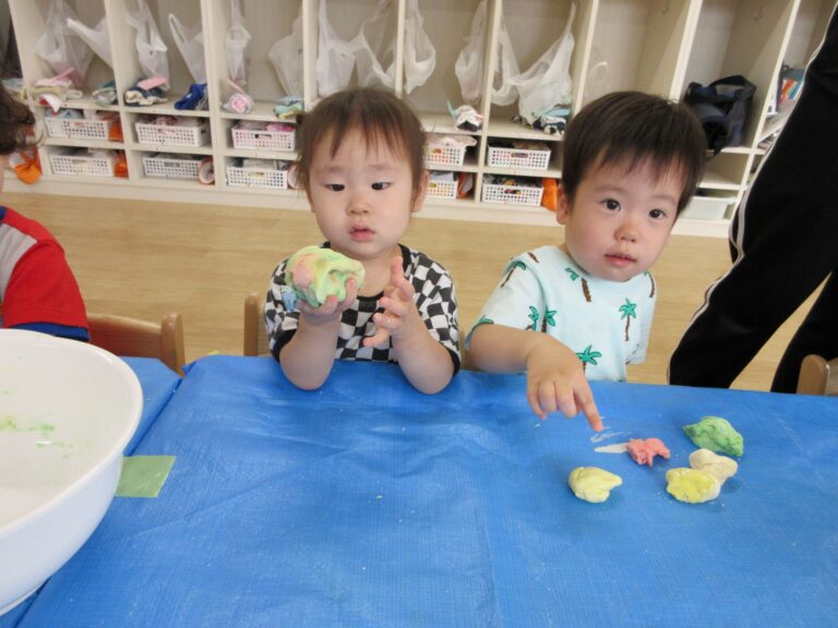 小麦粉ねんどで遊びました