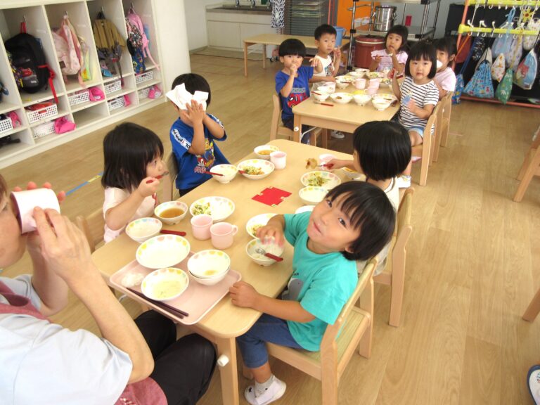 ５日の給食風景