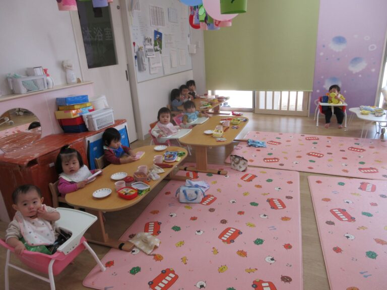 お弁当おいしかったね(^^♪（０歳　うみ組）