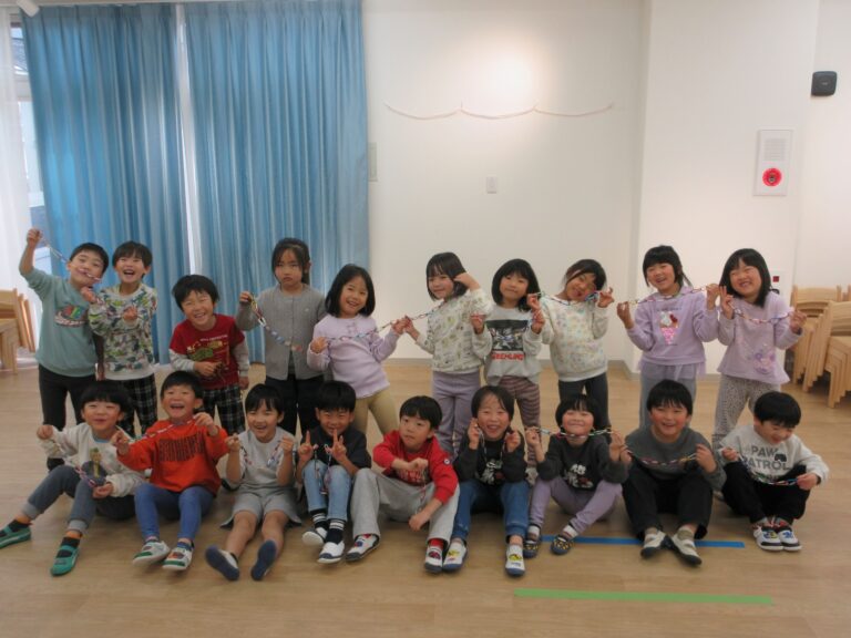 未来のゲルニカ製作🐳🌟　(５歳　くじら組)